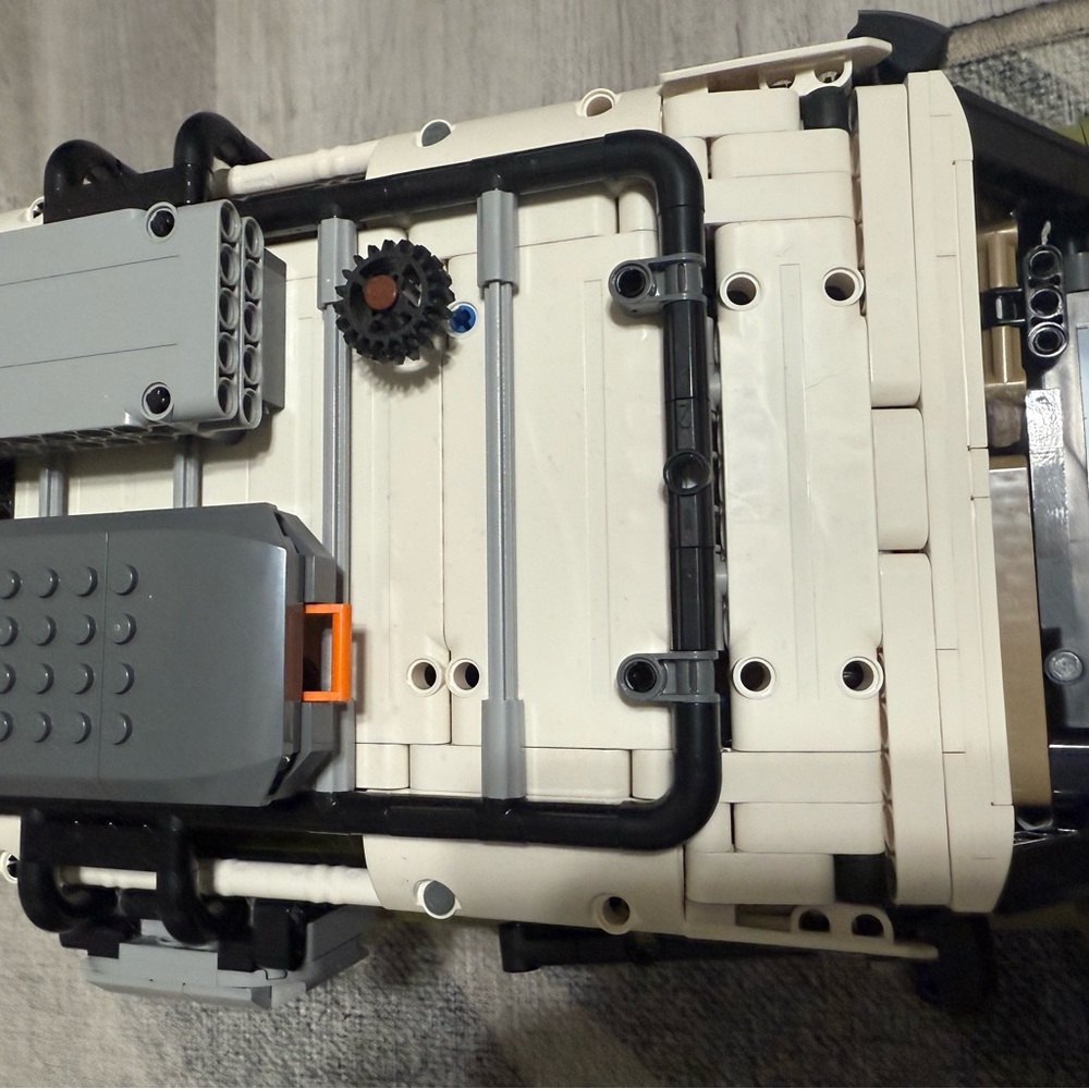 Lego Land Rover - Picture 4 of 9